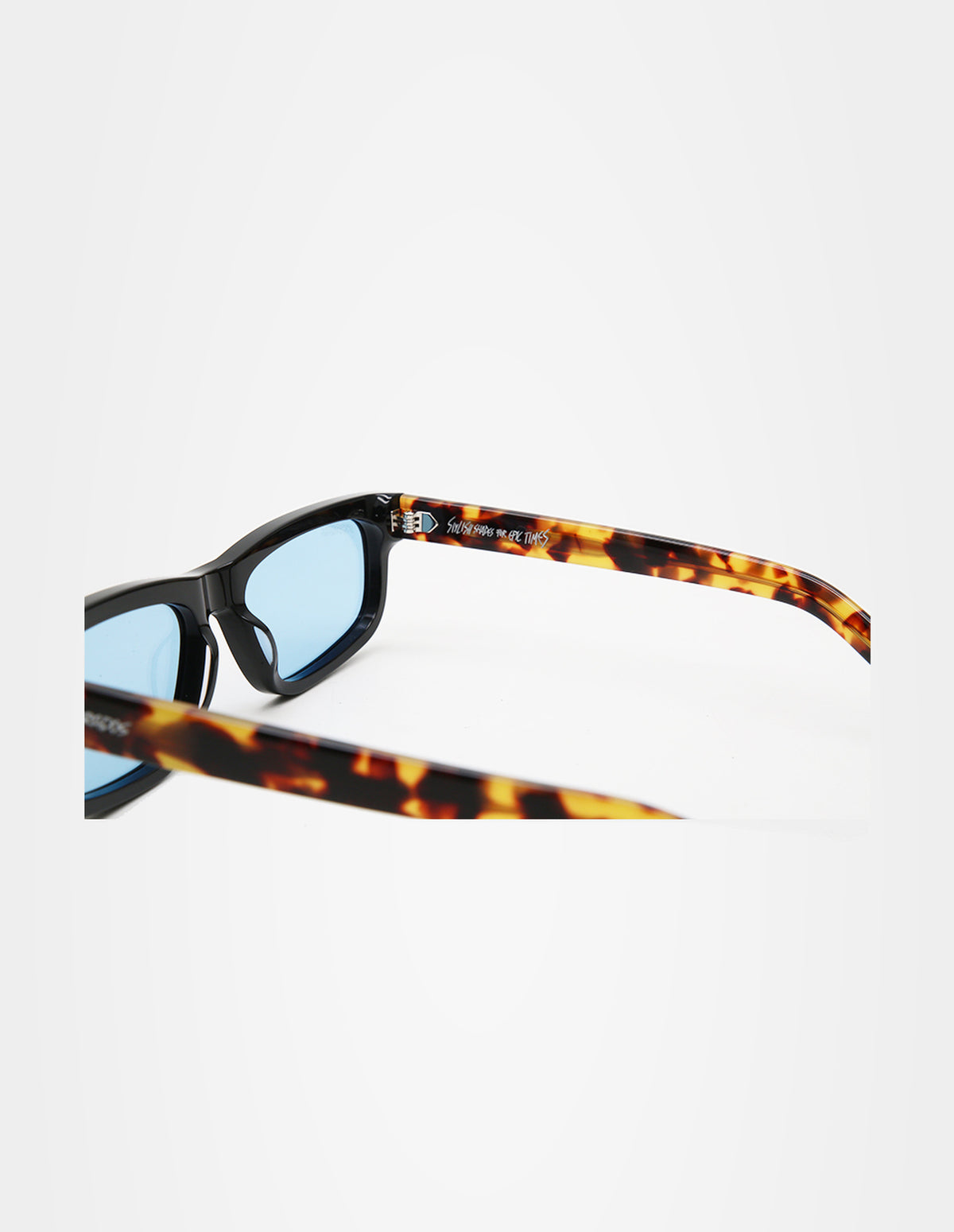 Blaze Black Blue sunglasses – temple detail – Sobrados