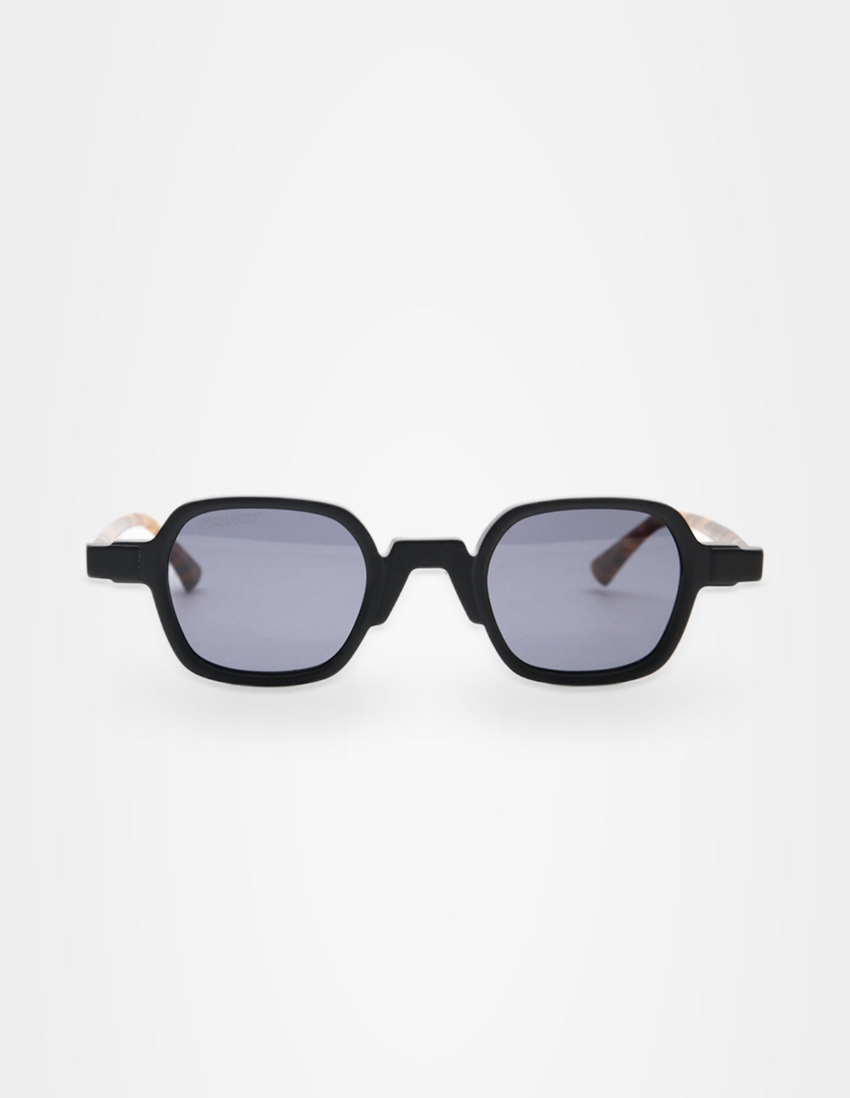 Horizon Black sunglasses – front view – Sobrados