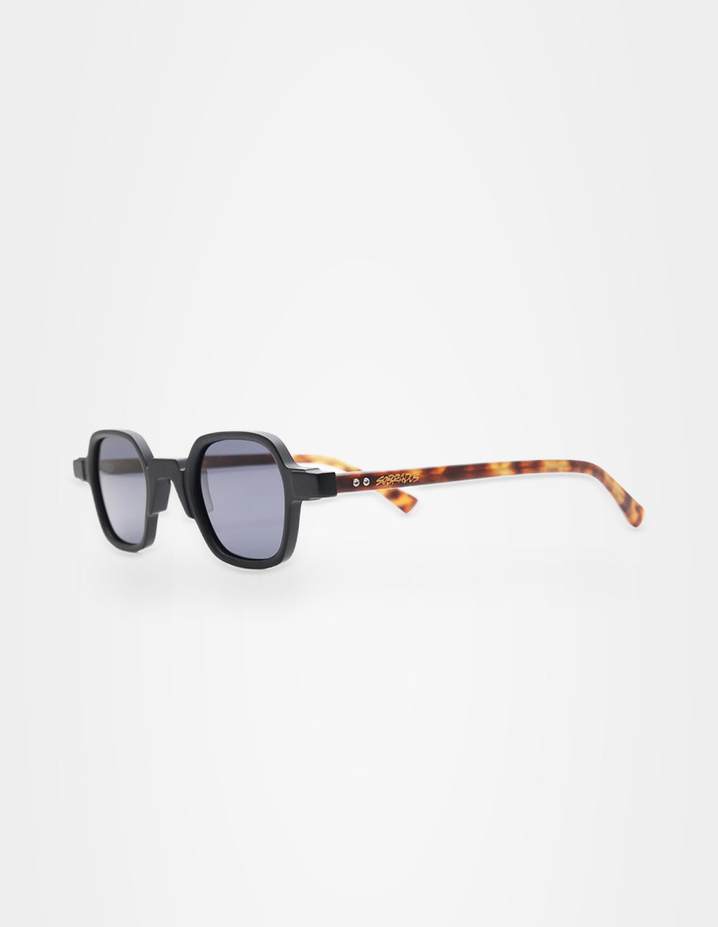 Horizon Black sunglasses – right three-quarter view – Sobrados