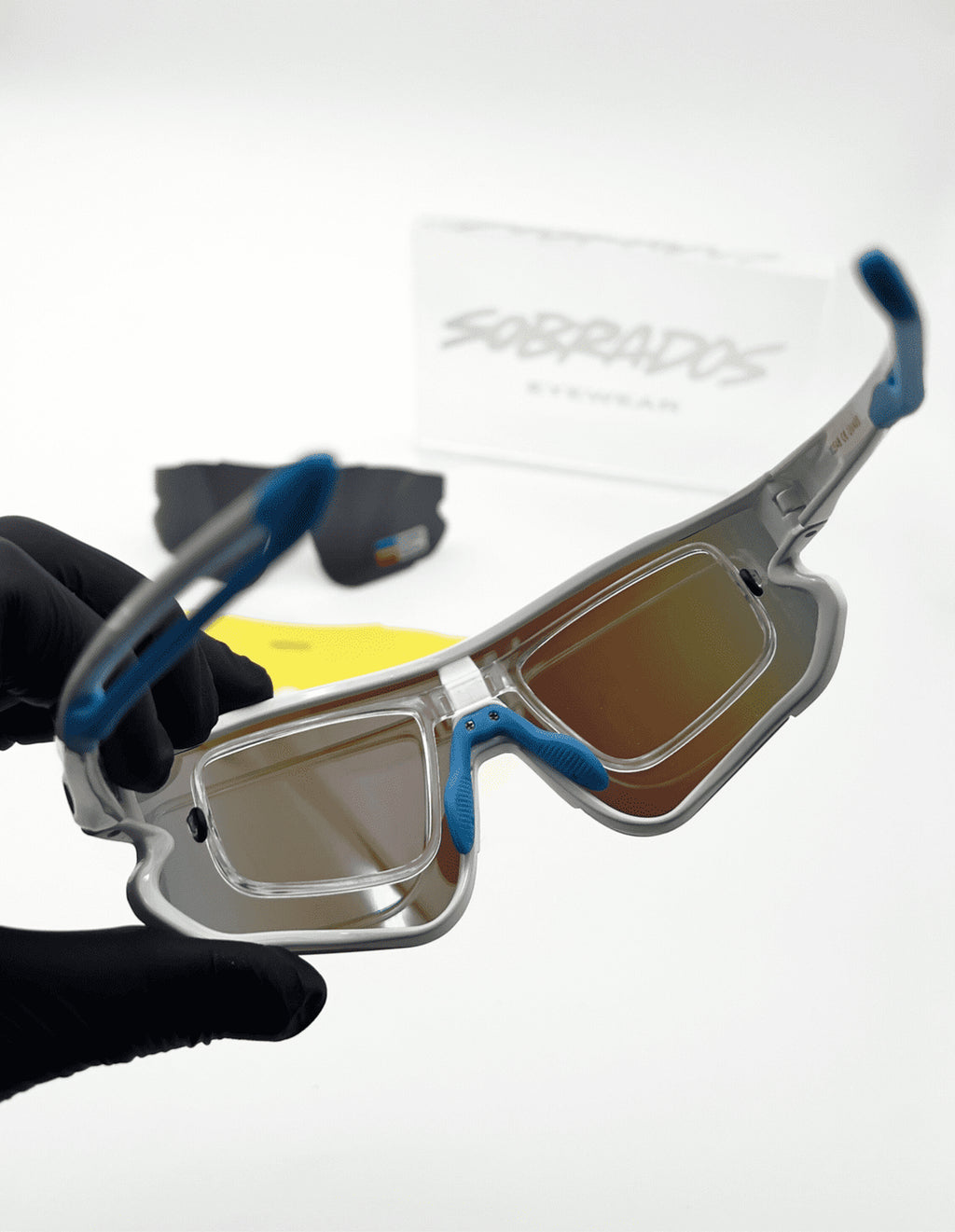 Speed White + 2 Sunglasses